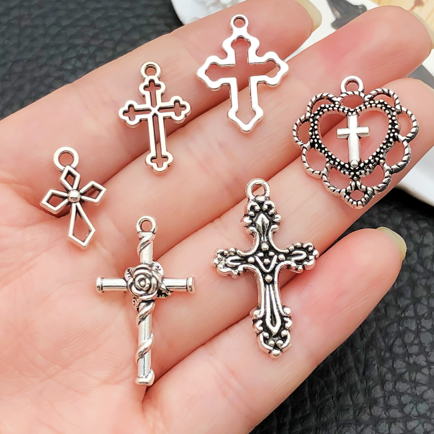 52 colgantes de cruz surtidos  - Jewelry Making Online reseña y precio